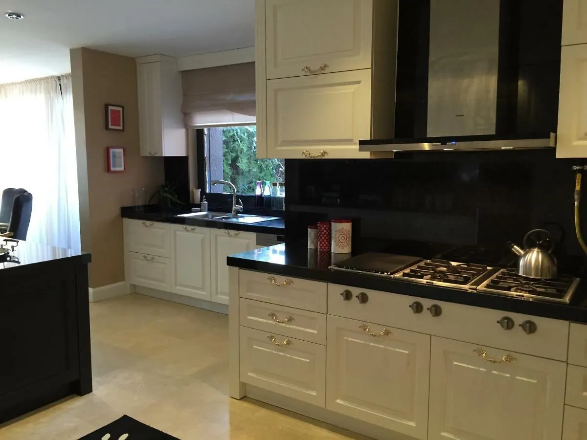 7Br Istanbul Zekeriyakoy Private Villa